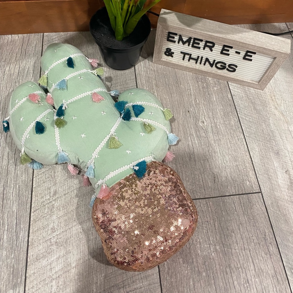 Cactus Pillow - Picture 3 of 5